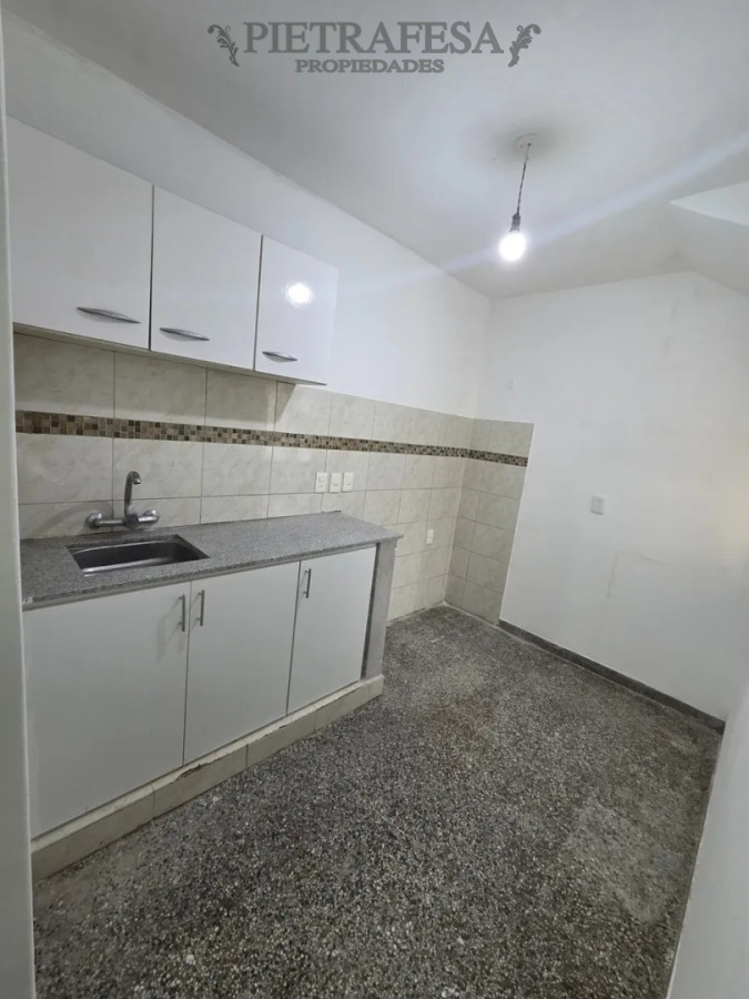Apartamento en alquiler, 1 dormitorio, 1 baño. Perez Castellanos. · Foto 4