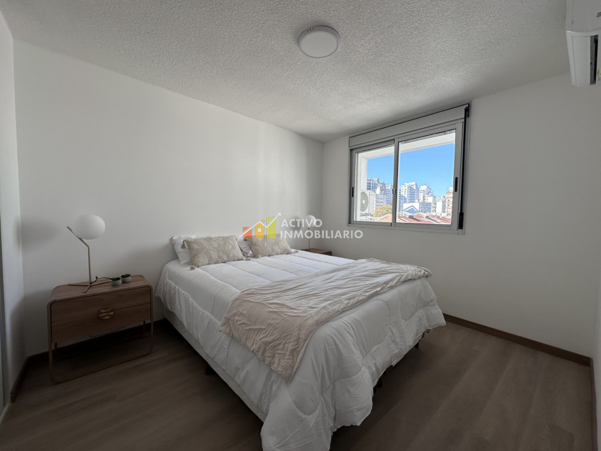Alquiler apartamento amoblado 1 dormitorio + balcón + garage - Tres Cruces · Foto 8