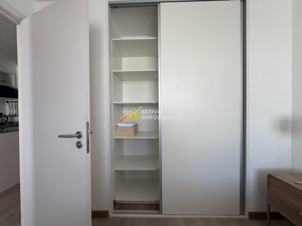 Alquiler apartamento amoblado 1 dormitorio + balcón + garage - Tres Cruces · Foto 9