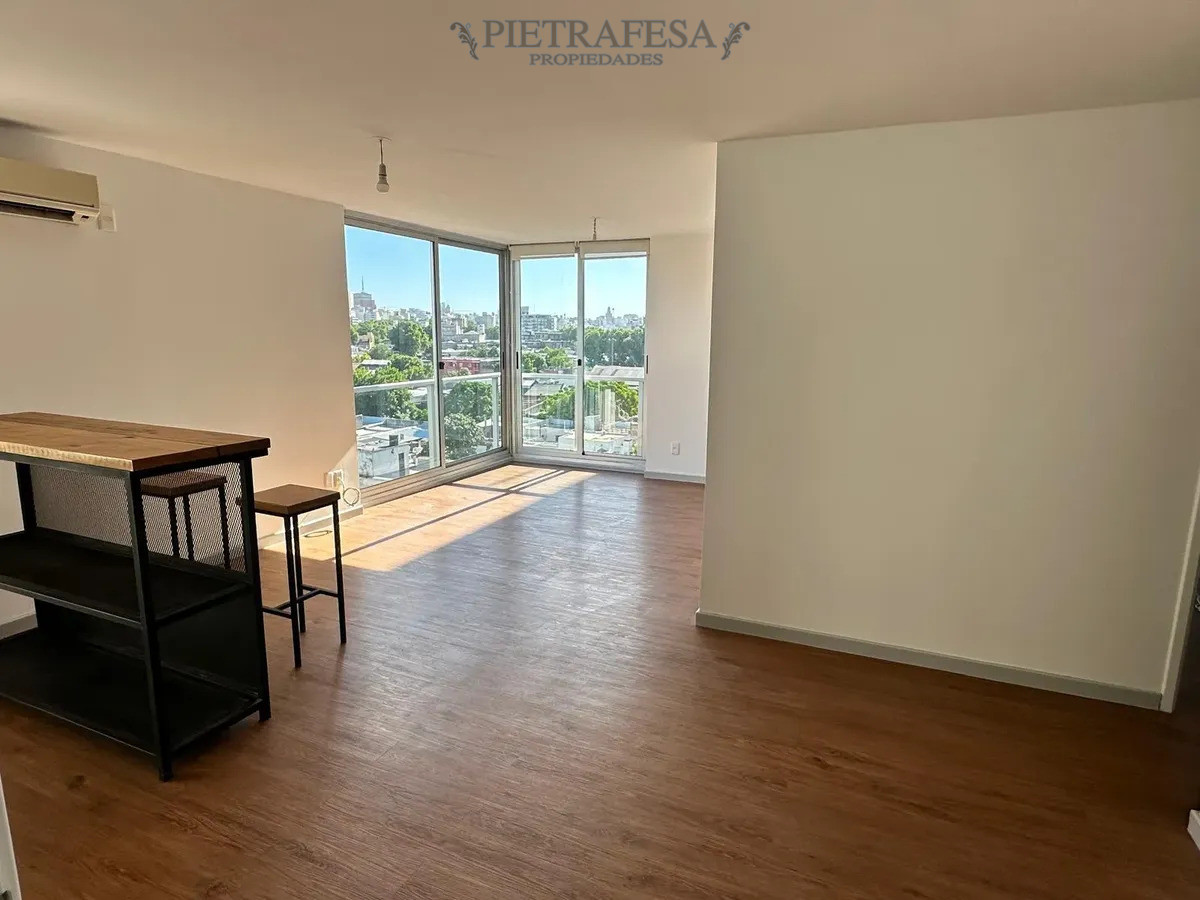 Apartamento en alquiler, 1 dormitorio, 1 baño, balcón, terraza, garaje. Tres Cruces. · Foto 2