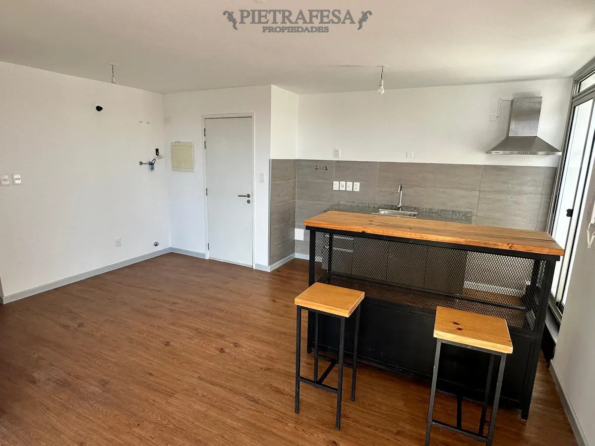 Apartamento en alquiler, 1 dormitorio, 1 baño, balcón, terraza, garaje. Tres Cruces. · Foto 9