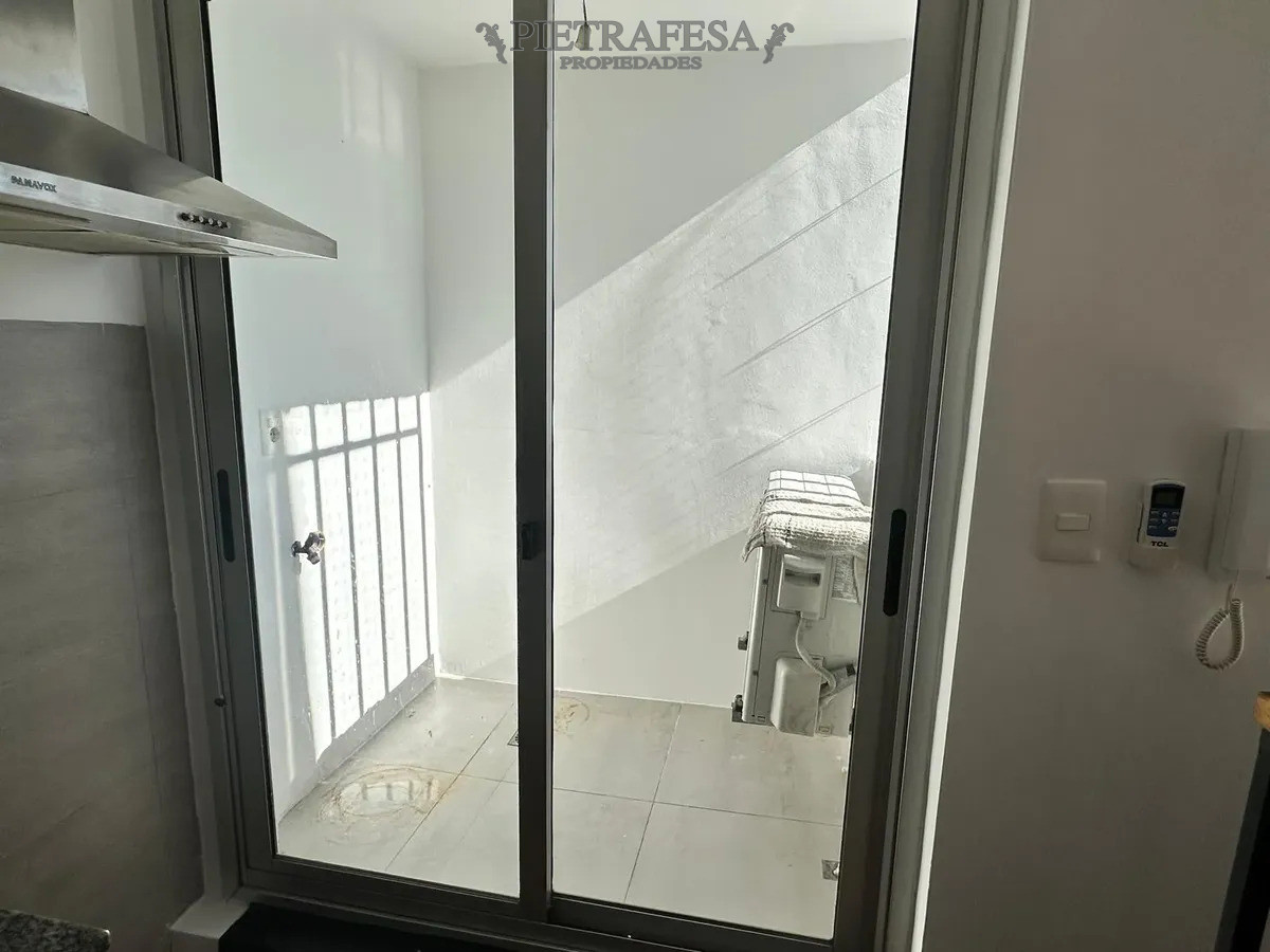 Apartamento en alquiler, 1 dormitorio, 1 baño, balcón, terraza, garaje. Tres Cruces. · Foto 11