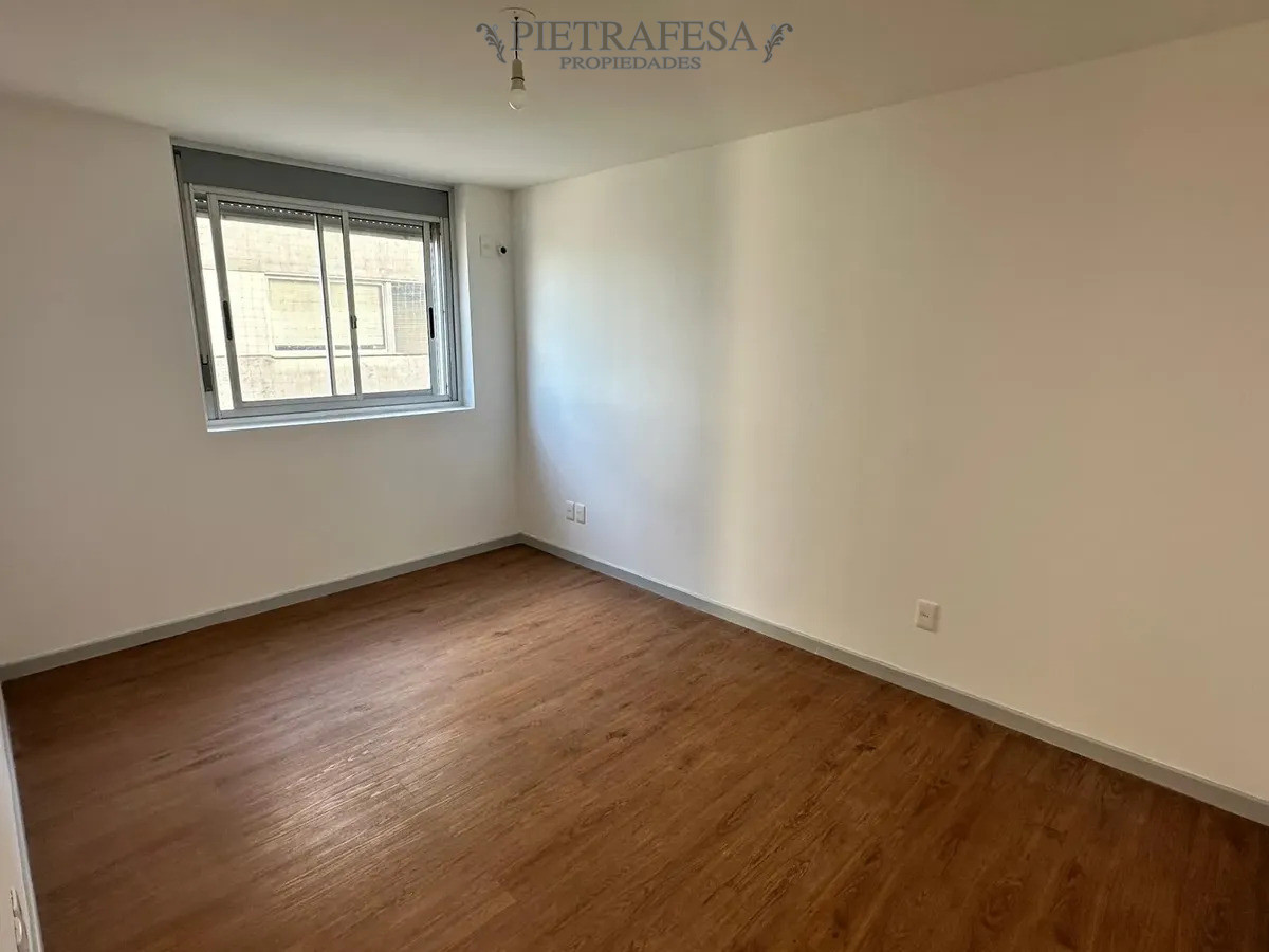 Apartamento en alquiler, 1 dormitorio, 1 baño, balcón, terraza, garaje. Tres Cruces. · Foto 12