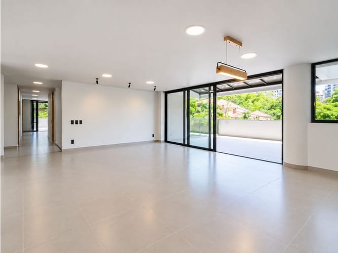 Apartamento de 3 alcobas en arriendo en El Tesoro, Medellín, 347 m² · foto 3 de 14