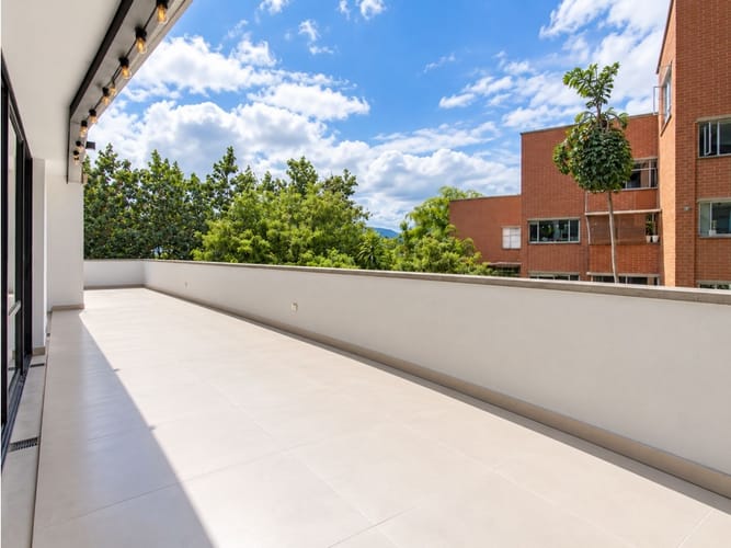 Apartamento de 3 alcobas en arriendo en El Tesoro, Medellín, 347 m² · foto 5 de 14