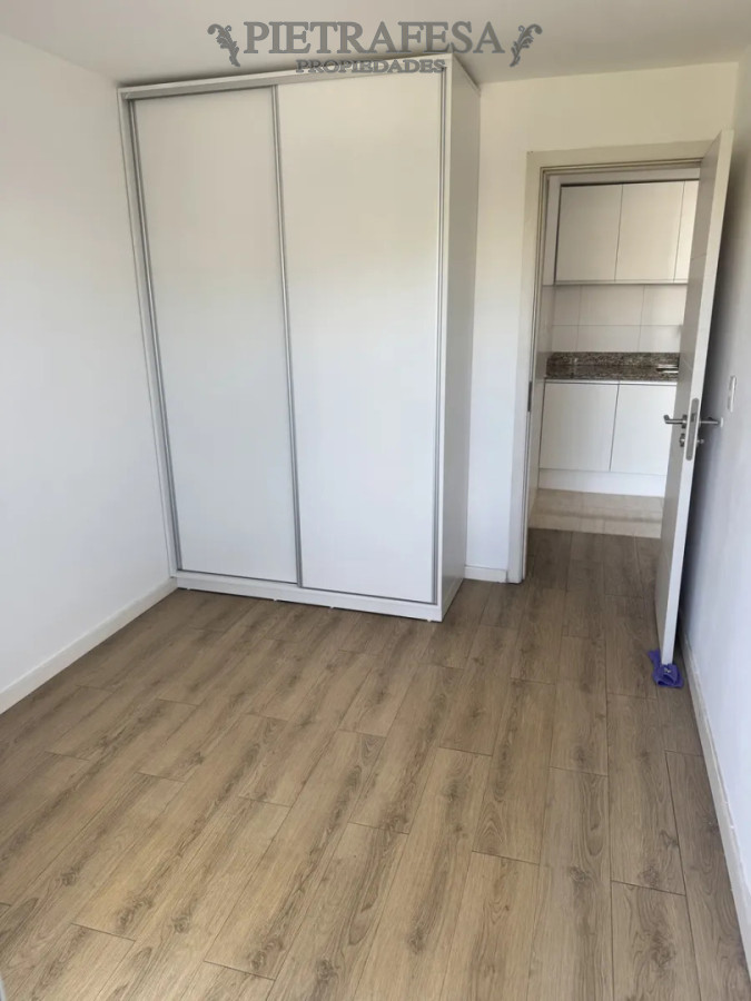 Apartamento en alquiler, 1 dormitorio, 1 baño, balcón. Tres Cruces. · Foto 6