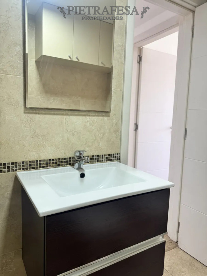 Apartamento en alquiler, 1 dormitorio, 1 baño, balcón. Tres Cruces. · Foto 10