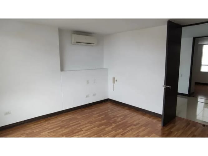 Apartamento de 3 alcobas en venta en Cristales, Cali, 114 m² · foto 11 de 14