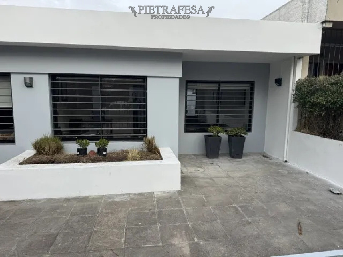 Oficina en alquiler, 2 privados, 1 baño. Carrasco. · Foto 6
