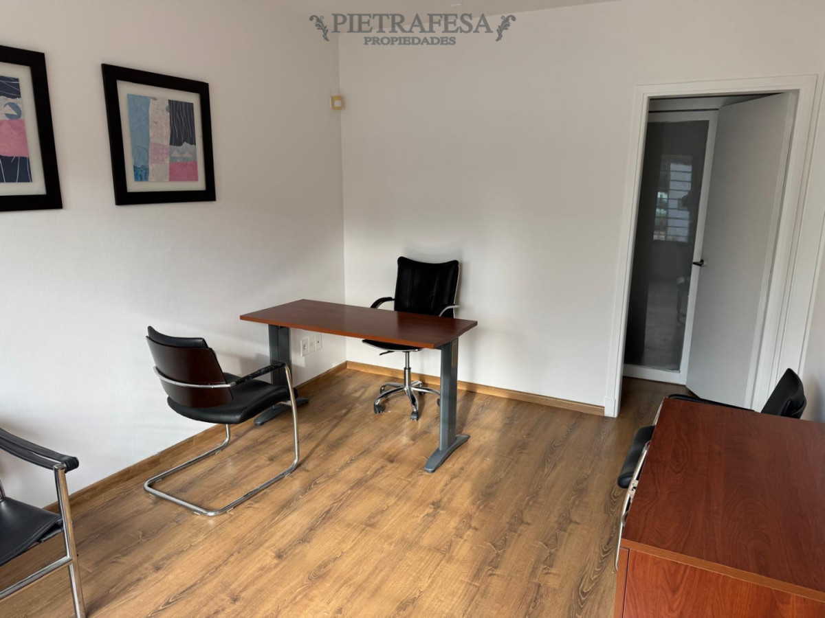 Oficina en alquiler, 2 privados, 1 baño. Carrasco. · Foto 12