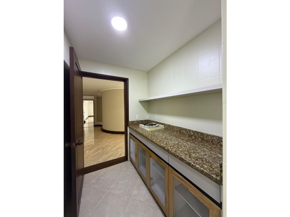Apartamento en arriendo en El Poblado, Medellín · foto 2 de 24