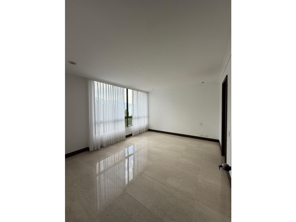 Apartamento en arriendo en El Poblado, Medellín · foto 5 de 24