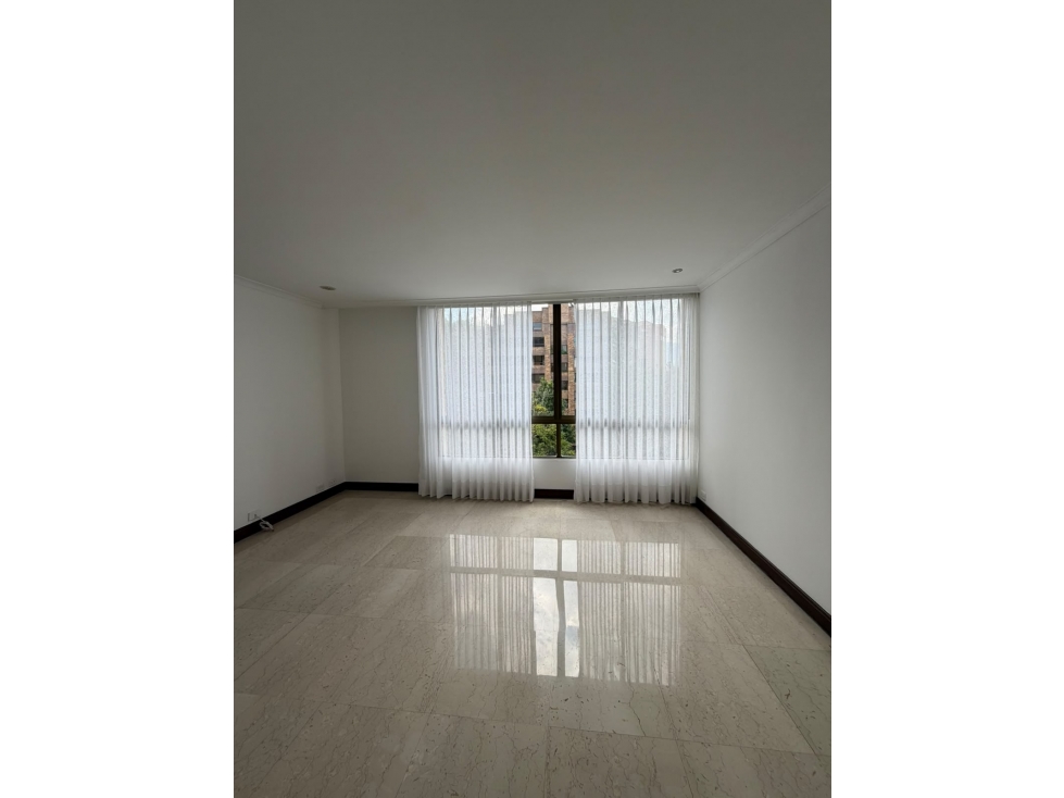 Apartamento en arriendo en El Poblado, Medellín · foto 7 de 24