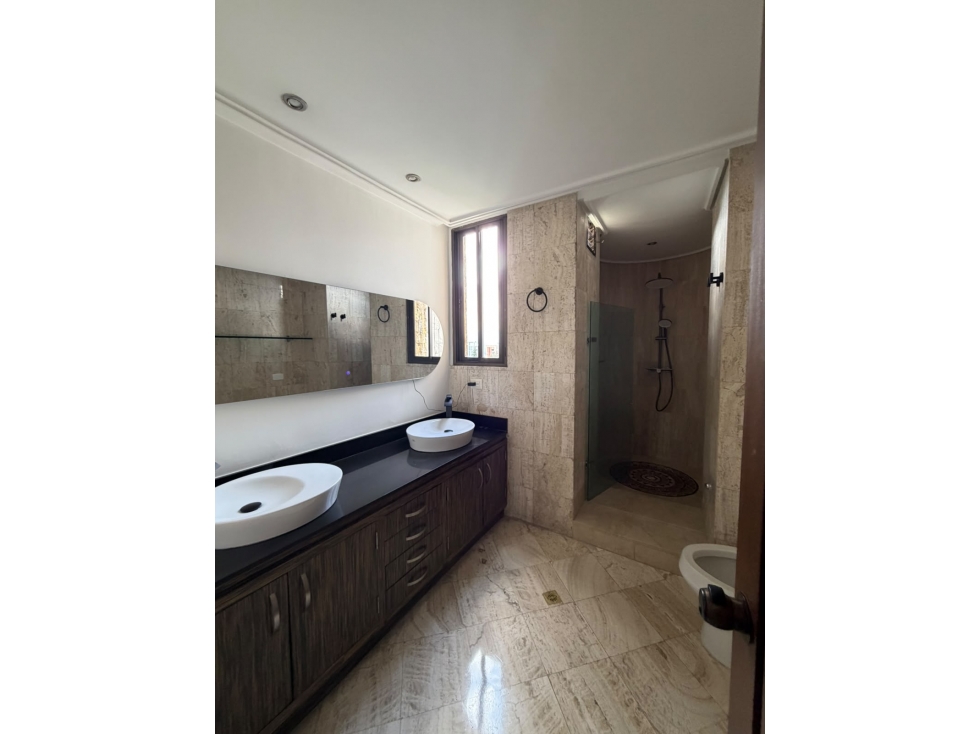 Apartamento en arriendo en El Poblado, Medellín · foto 9 de 24