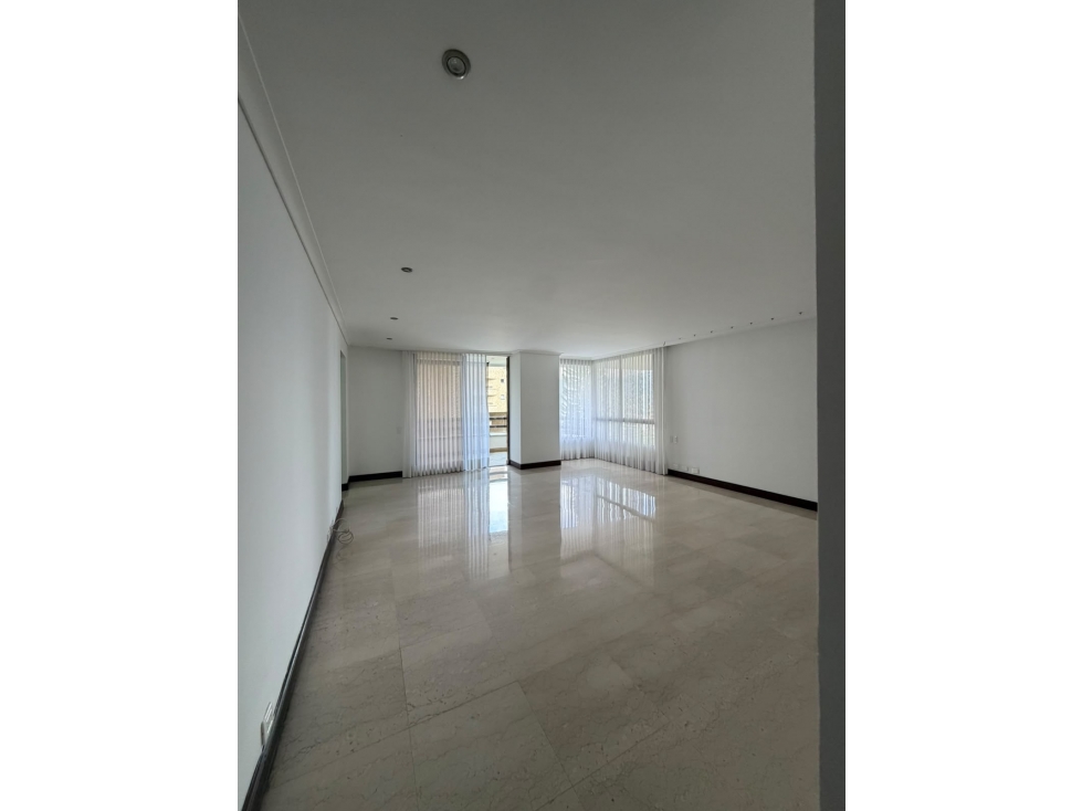 Apartamento en arriendo en El Poblado, Medellín · foto 14 de 24