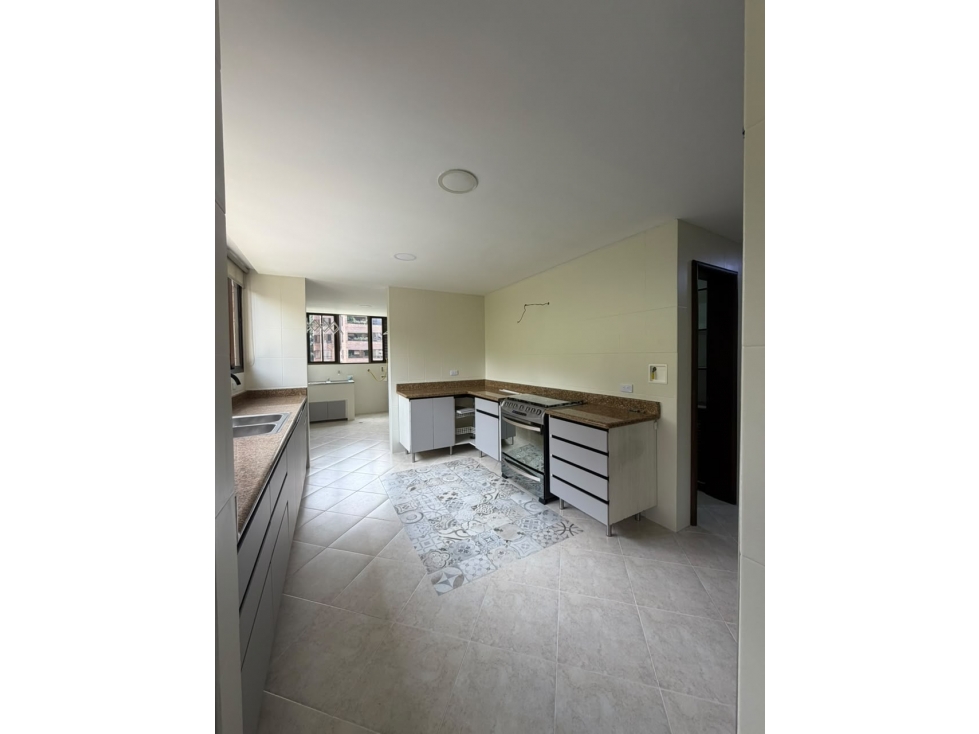 Apartamento en arriendo en El Poblado, Medellín · foto 18 de 24