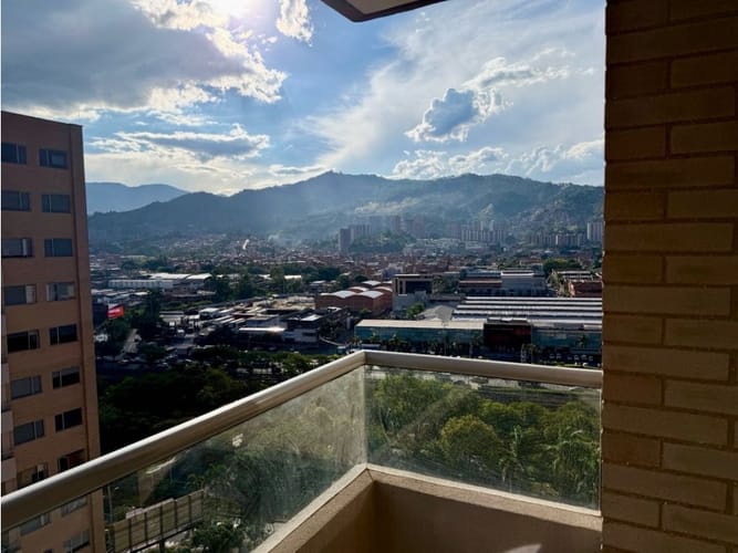 Apartamento de 3 alcobas en venta en Las Vegas, Envigado, 73 m² · foto 3 de 5