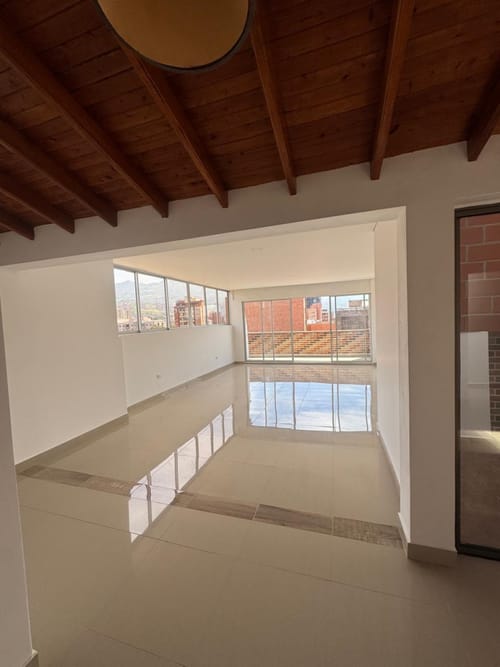 Apartamento de 3 alcobas en venta en Laureles, Medellín, 277 m² · foto 2 de 16