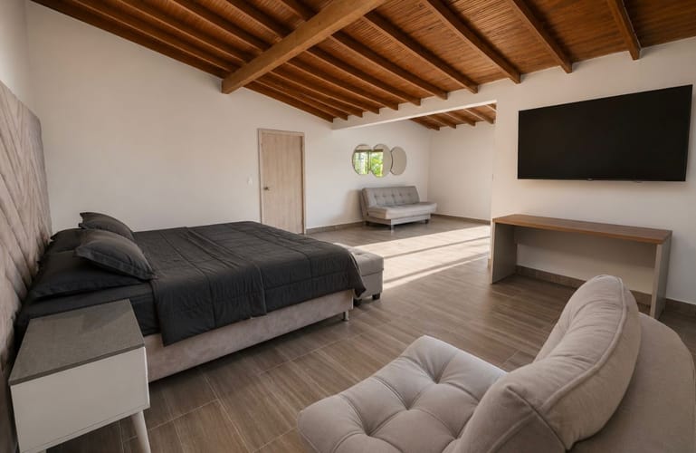 Casa de 7 alcobas en venta en Loma Del Chocho, Envigado, 850 m² · foto 6 de 23
