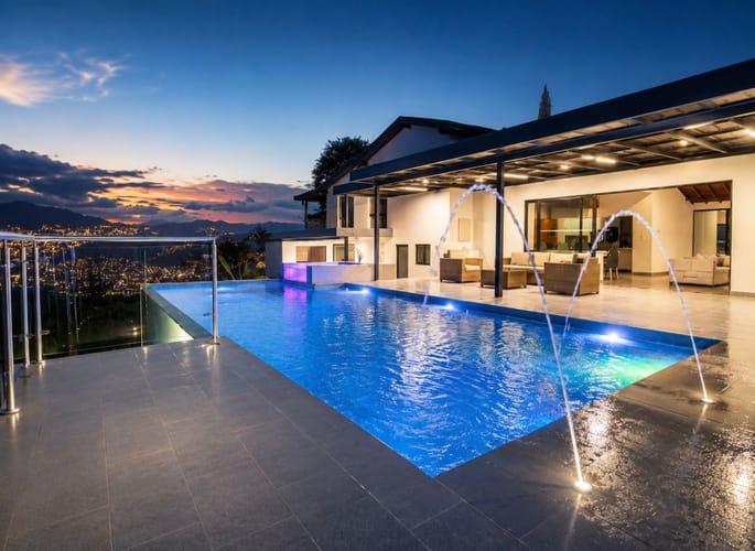 Casa de 7 alcobas en venta en Loma Del Chocho, Envigado, 850 m² · foto 7 de 23