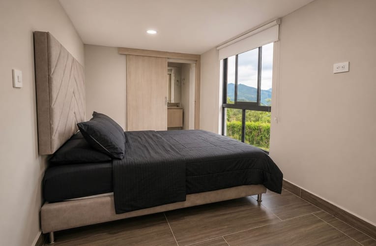 Casa de 7 alcobas en venta en Loma Del Chocho, Envigado, 850 m² · foto 12 de 23