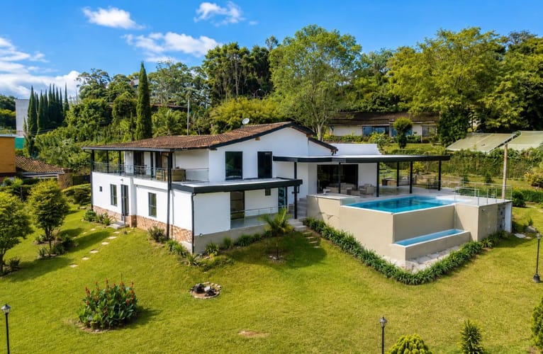 Casa de 7 alcobas en venta en Loma Del Chocho, Envigado, 850 m² · foto 17 de 23