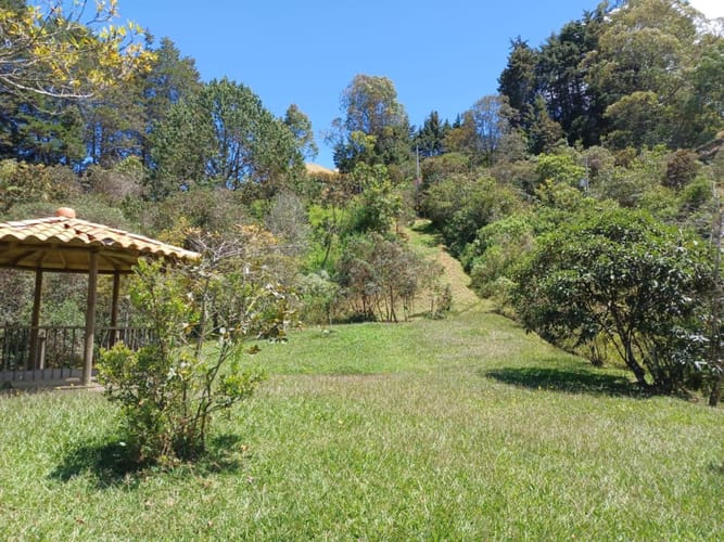 Lote en venta en La Clara, Guarne, 1873 m² · foto 2 de 9