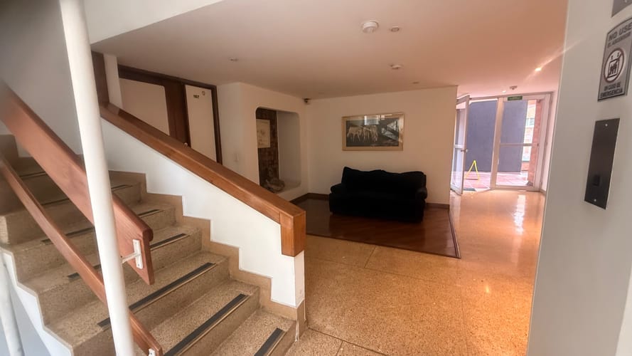 Apartamento de 3 alcobas en venta en Santa Barbara Central, Bogotá, 241 m² · foto 3 de 24