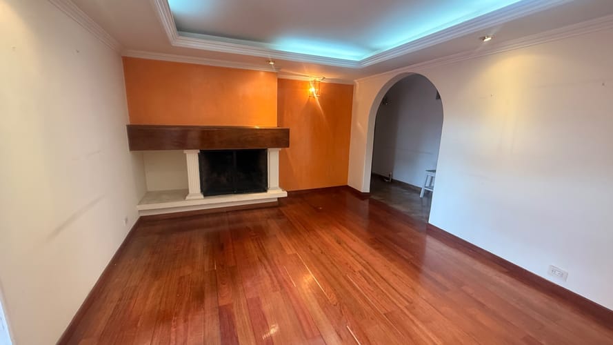 Apartamento de 3 alcobas en venta en Santa Barbara Central, Bogotá, 241 m² · foto 5 de 24