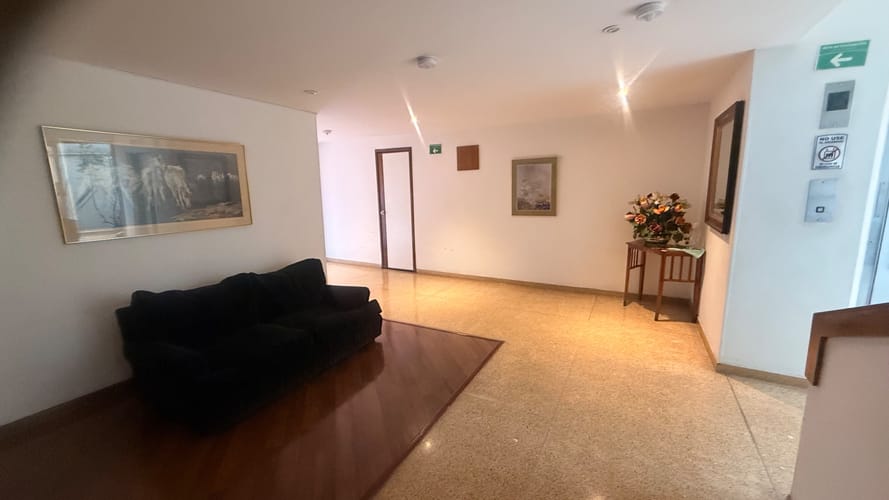 Apartamento de 3 alcobas en venta en Santa Barbara Central, Bogotá, 241 m² · foto 6 de 24
