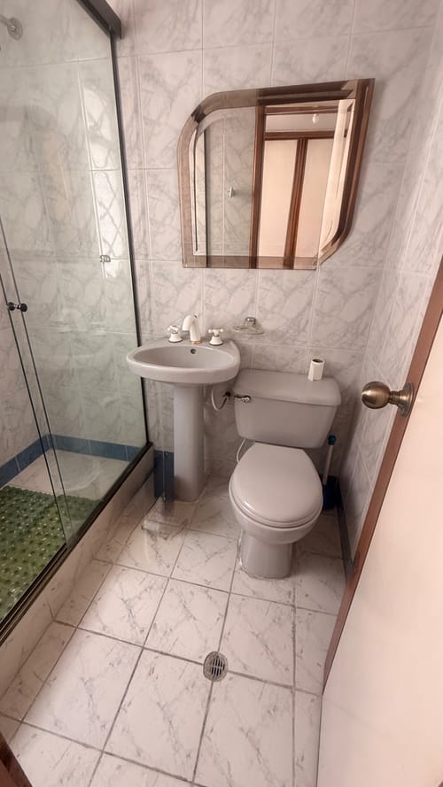 Apartamento de 3 alcobas en venta en Santa Barbara Central, Bogotá, 241 m² · foto 7 de 24