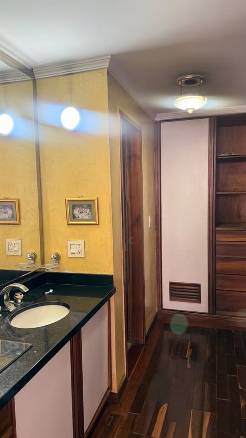 Apartamento de 3 alcobas en venta en Santa Barbara Central, Bogotá, 241 m² · foto 22 de 24