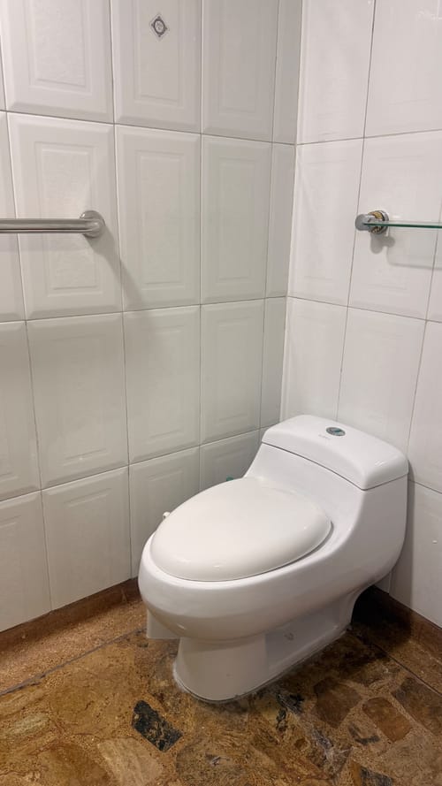 Apartamento de 3 alcobas en venta en Santa Barbara Central, Bogotá, 241 m² · foto 23 de 24
