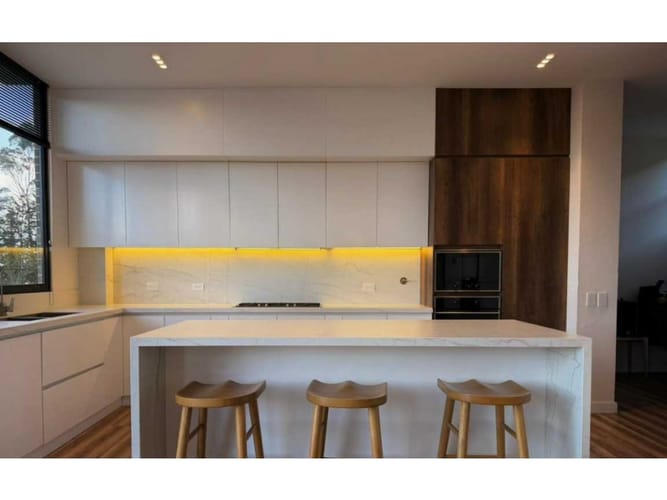 Casa de 3 alcobas en venta en Loma Del Escobero, Envigado, 270 m² · foto 3 de 14