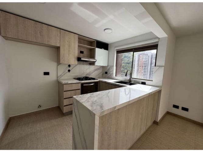 Apartamento en venta en Loma De Los Bernal, Medellín · foto 3 de 10
