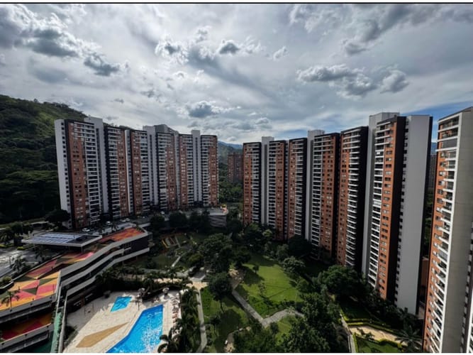 Apartamento en venta en Loma De Los Bernal, Medellín · foto 10 de 10