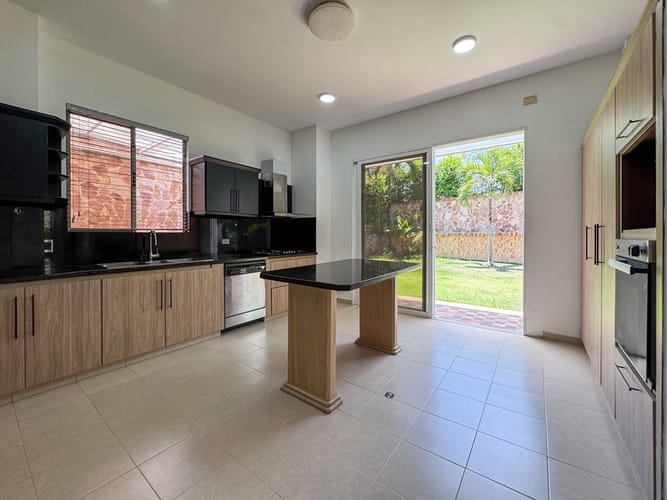 Casa de 4 alcobas en venta en Cn. Terrazas De Mezuli, Piedecuesta, 400 m² · foto 3 de 20