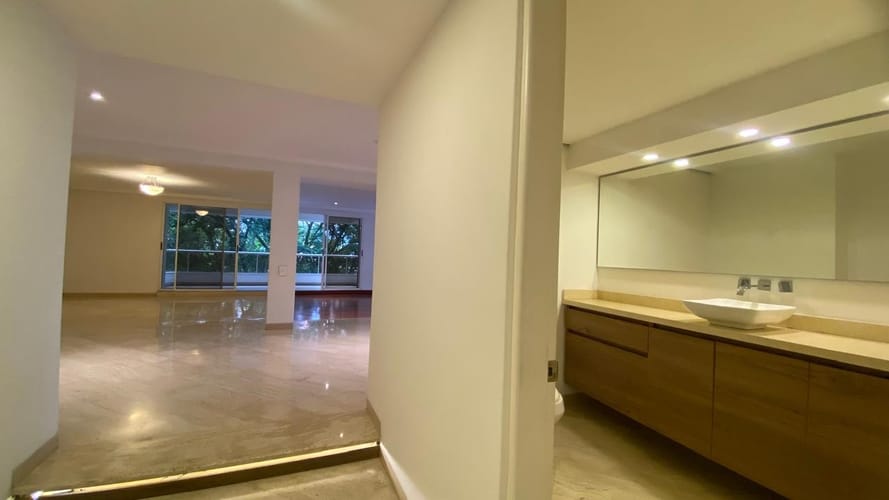 Apartamento de 4 alcobas en venta en Los Balsos, Medellín, 380 m² · foto 5 de 15