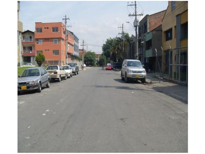 Bodega en arriendo en La Aguacatala, Medellín, 300 m² · foto 12 de 12
