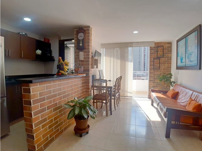 Apartamento de 3 alcobas en venta en Las Lomitas, Sabaneta, 67 m² · foto 2 de 16