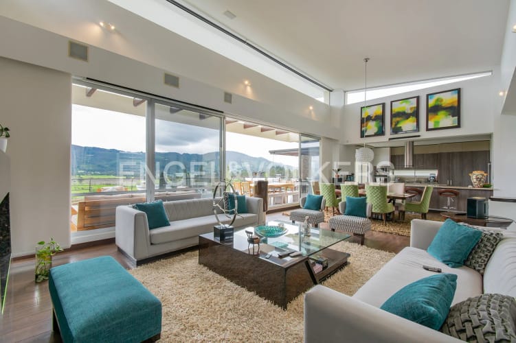 Casa de 4 alcobas en venta en La Violeta, Sopó, 355 m² · foto 2 de 21