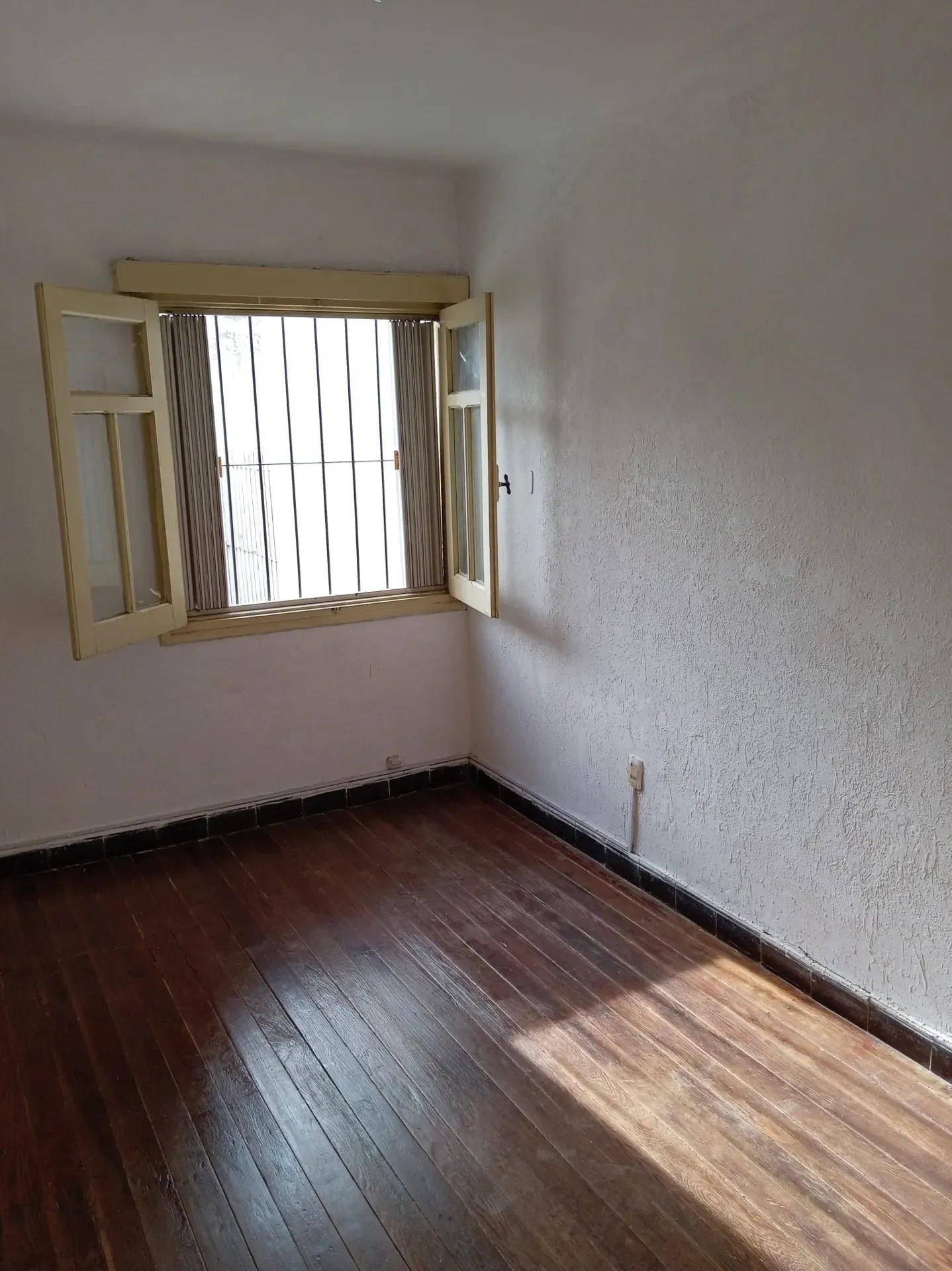 ALQUILER EN LA BLANQUEADA DE 2 DORMITORIOS, DUPLEX CON PATIO Y PARRILLERO, GASTOS COMUNES BAJOS · Foto 9