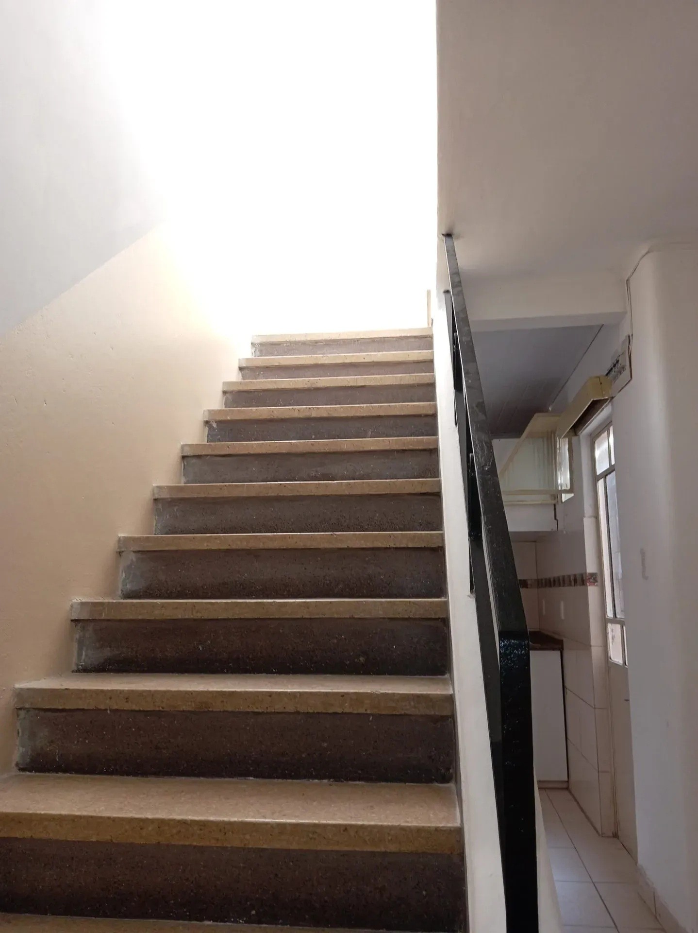 ALQUILER EN LA BLANQUEADA DE 2 DORMITORIOS, DUPLEX CON PATIO Y PARRILLERO, GASTOS COMUNES BAJOS · Foto 11