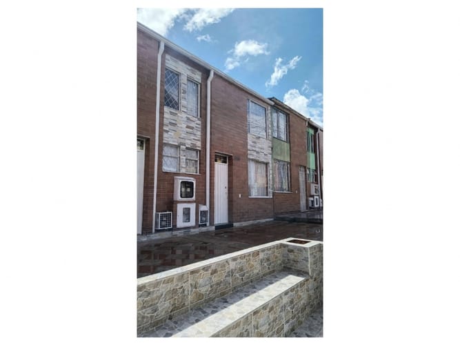 Casa de 3 alcobas en venta en Buenos Aires, Soacha, 72 m² · foto 2 de 15
