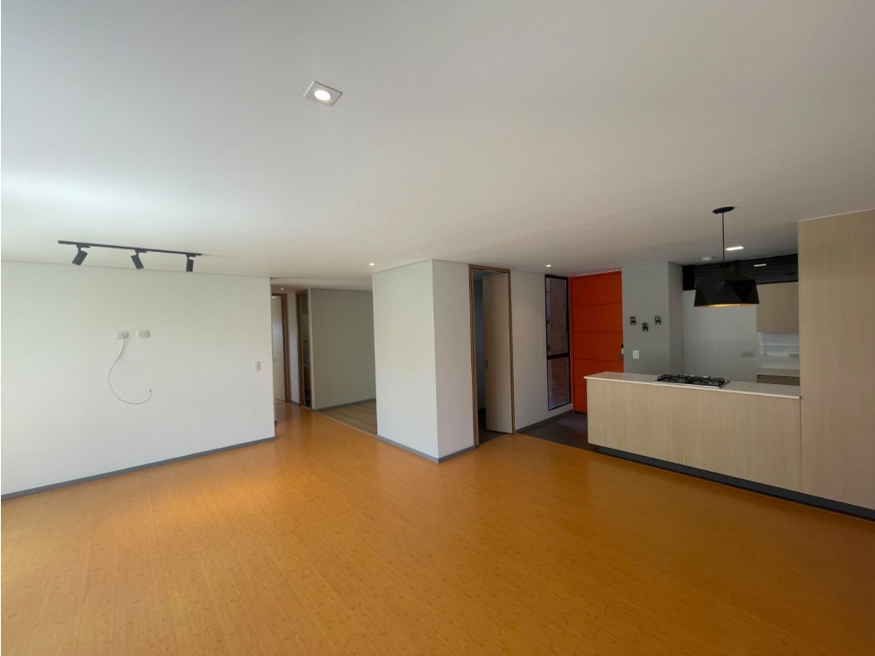 Apartamento en arriendo en Loma De Las Brujas, Envigado · foto 2 de 15