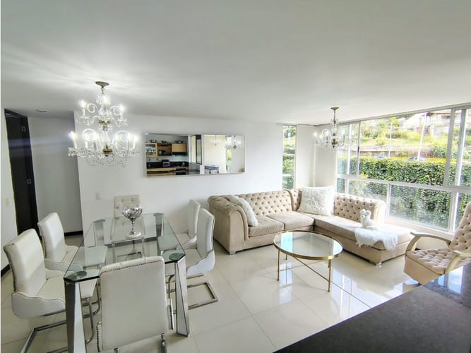 Apartamento de 2 alcobas en venta en El Poblado, Medellín, 77 m² · foto 3 de 17