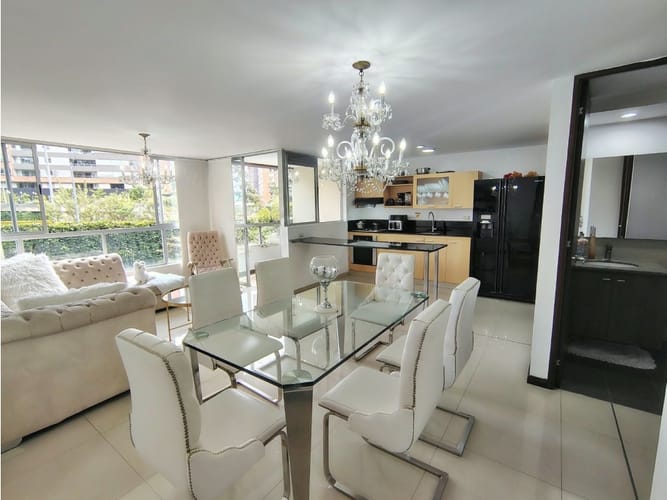 Apartamento de 2 alcobas en venta en El Poblado, Medellín, 77 m² · foto 5 de 17