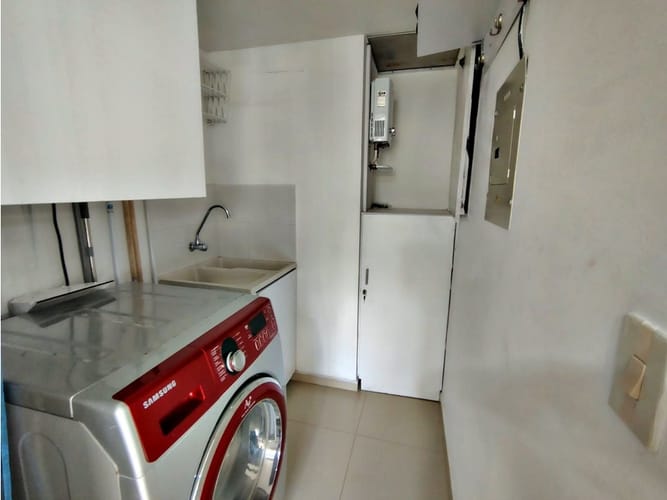 Apartamento de 2 alcobas en venta en El Poblado, Medellín, 77 m² · foto 7 de 17