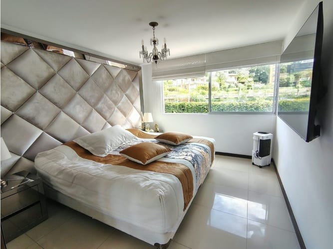 Apartamento de 2 alcobas en venta en El Poblado, Medellín, 77 m² · foto 9 de 17