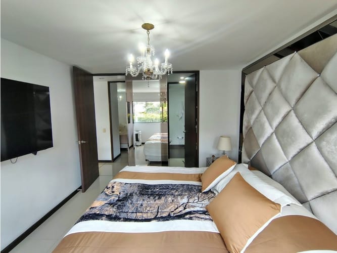 Apartamento de 2 alcobas en venta en El Poblado, Medellín, 77 m² · foto 10 de 17